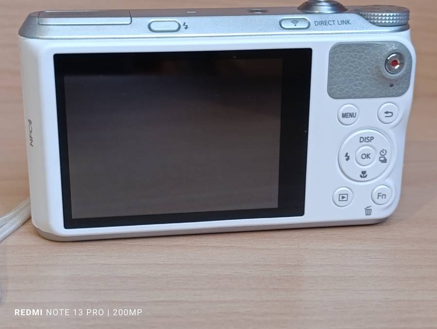 Samsung WB350F - 16MP - 21x Zoom - Digital Camera (WiFi/NFC)