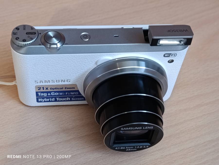 Samsung WB350F - 16MP - 21x Zoom - Digital Camera (WiFi/NFC)