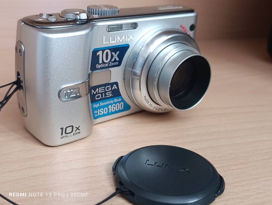 Panasonic DMC-TZ1 - 5MP - 10x Zoom - Digital Camera