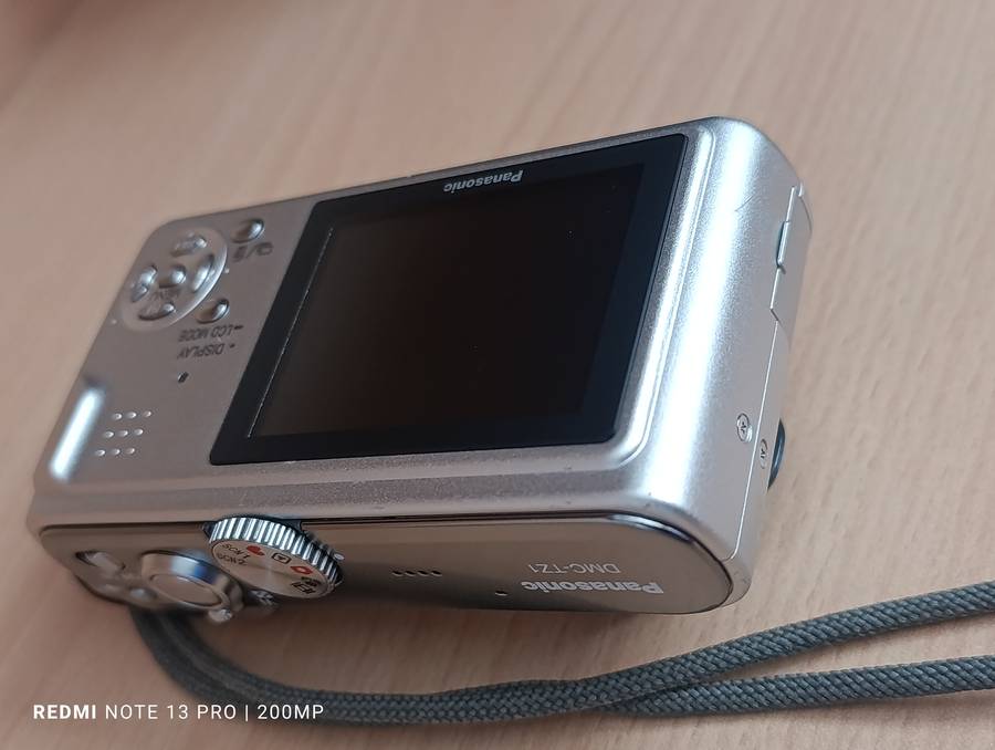 Panasonic DMC-TZ1 - 5MP - 10x Zoom - Digital Camera