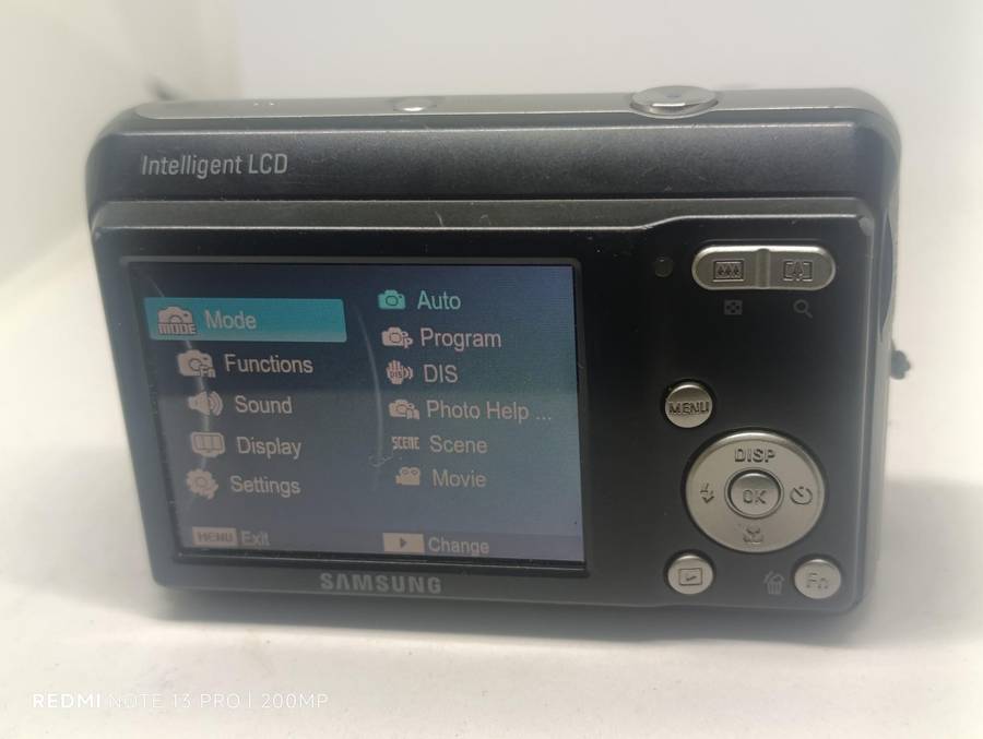 Samsung ES15 - 10.2MP - 3x Zoom - Digital Camera
