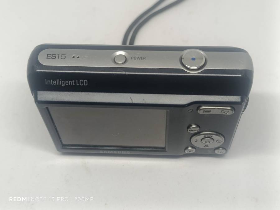 Samsung ES15 - 10.2MP - 3x Zoom - Digital Camera