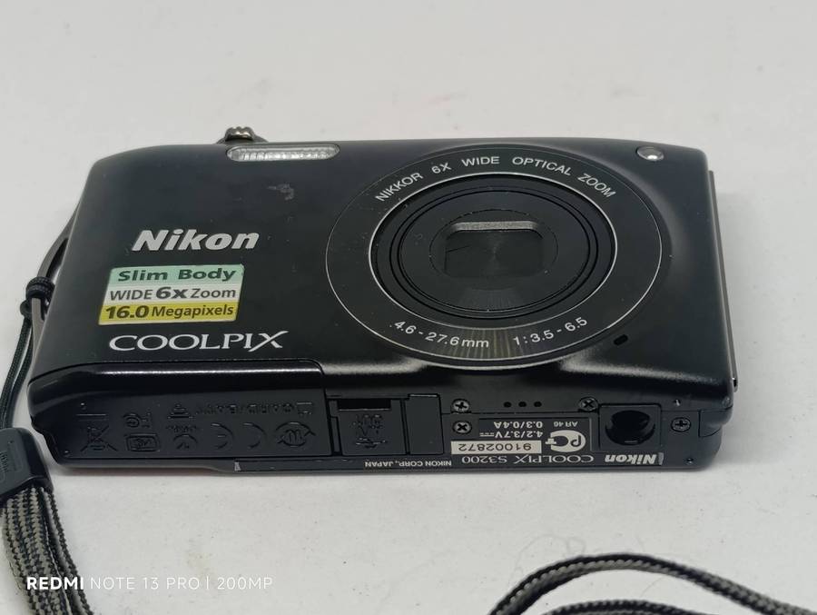 Nikon Coolpix S3200 - 16MP - 6x Zoom - Digital Camera