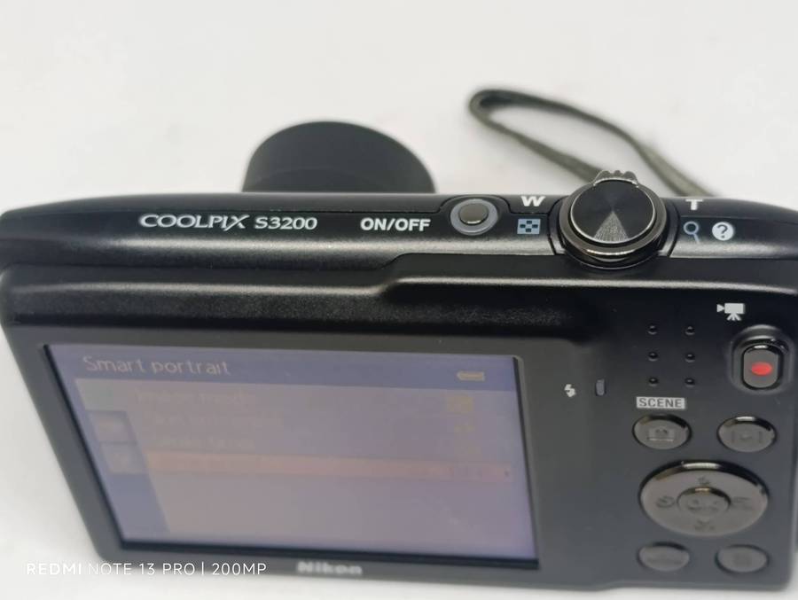 Nikon Coolpix S3200 - 16MP - 6x Zoom - Digital Camera