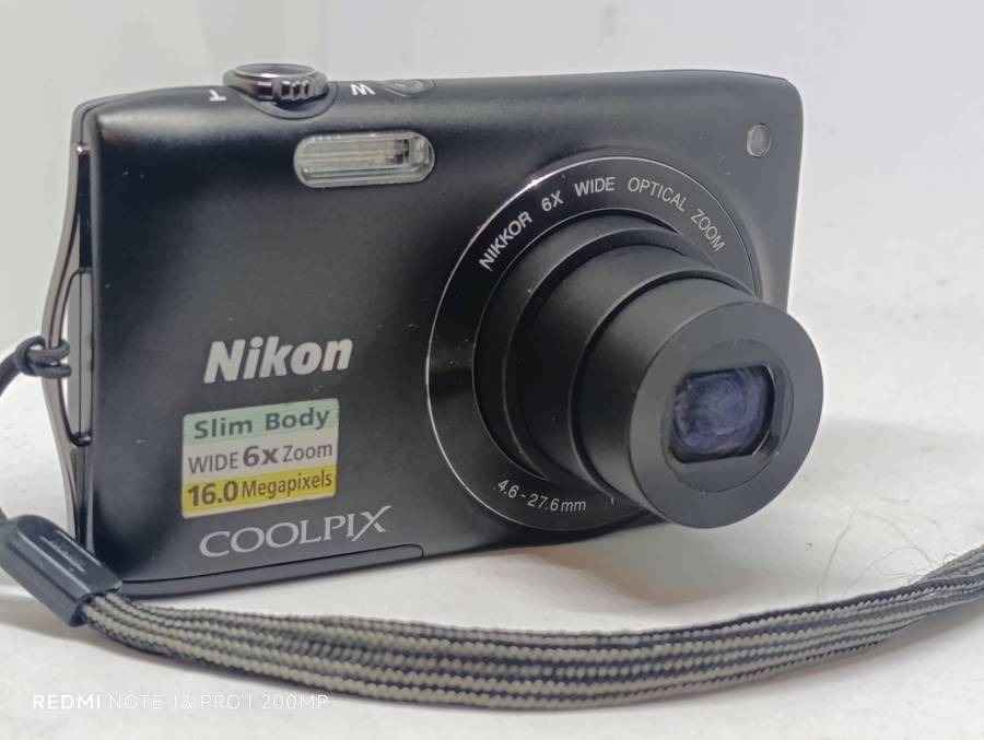 Nikon Coolpix S3200 - 16MP - 6x Zoom - Digital Camera