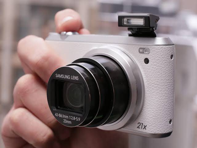 Samsung WB350F - 16MP - 21x Zoom - Digital Camera (WiFi/NFC)