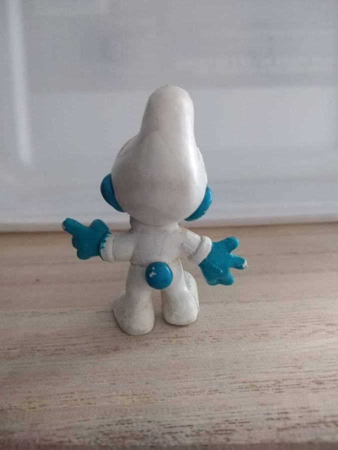 Smurf Dressed in white Peyo