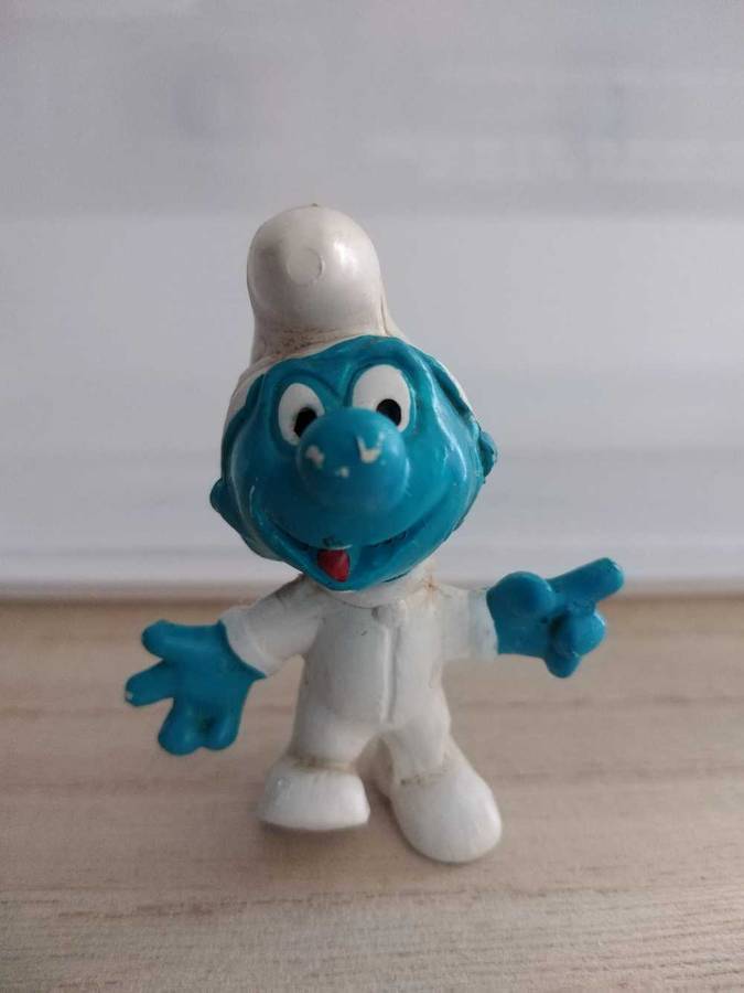 Smurf Dressed in white Peyo