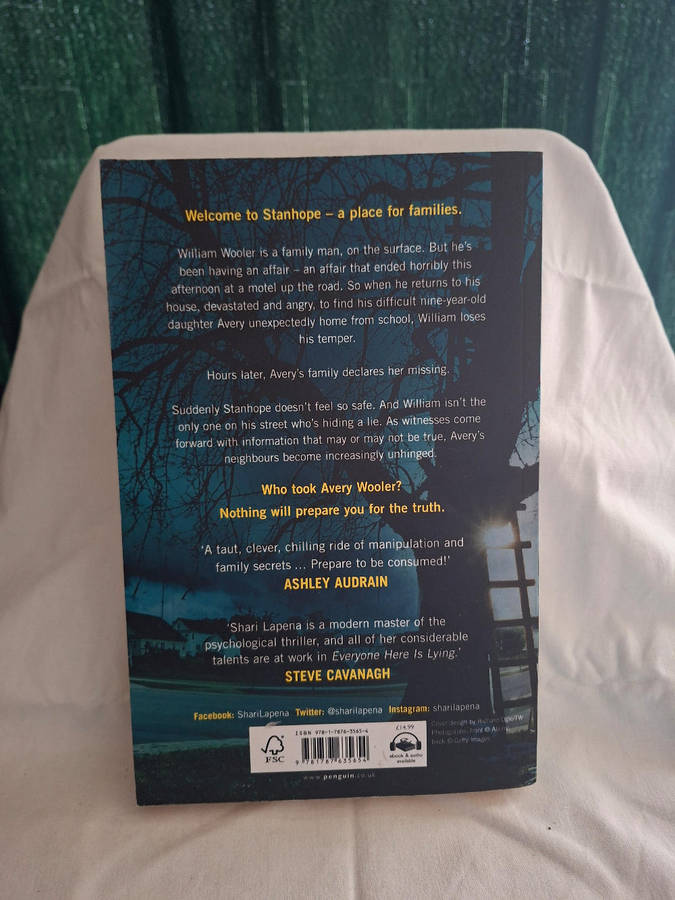 Shari Lapena Everyone Here Is Lying