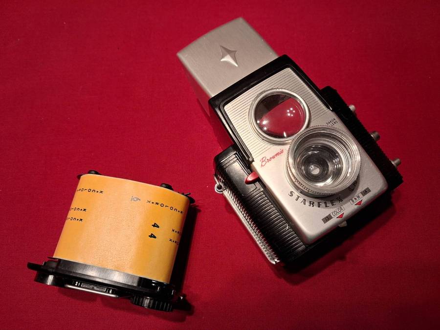 Vintage 1950's Brownie Starflex Outfit camera housed in the original box, flash attachment and bulbs