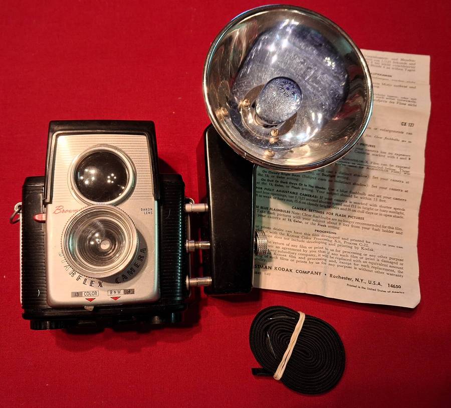 Vintage 1950's Brownie Starflex Outfit camera housed in the original box, flash attachment and bulbs