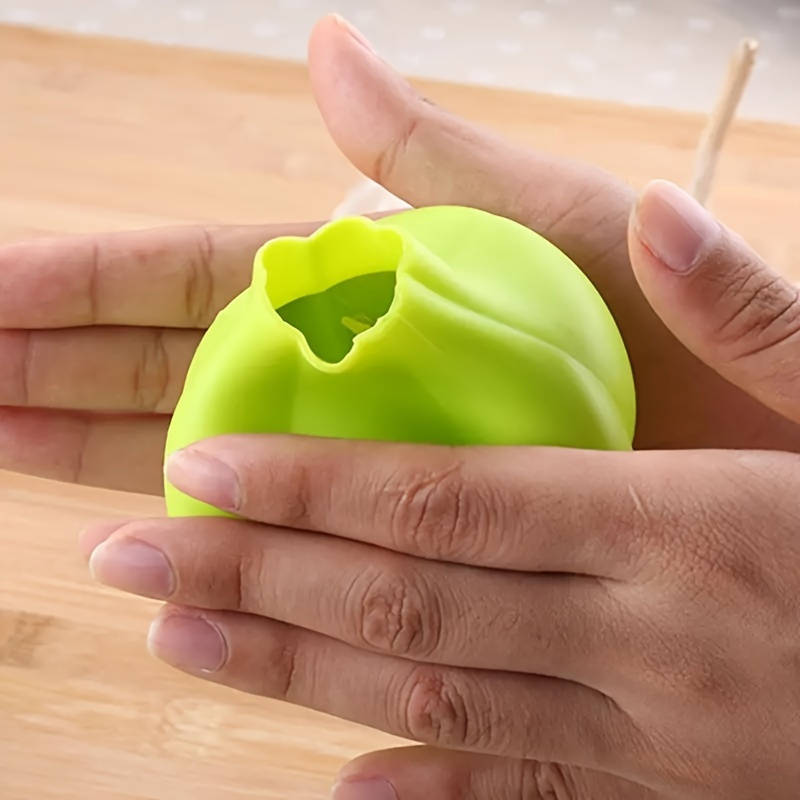 1pc Creative Kitchen Silicone Garlic Peeler Outdoor Kitchen Utensils