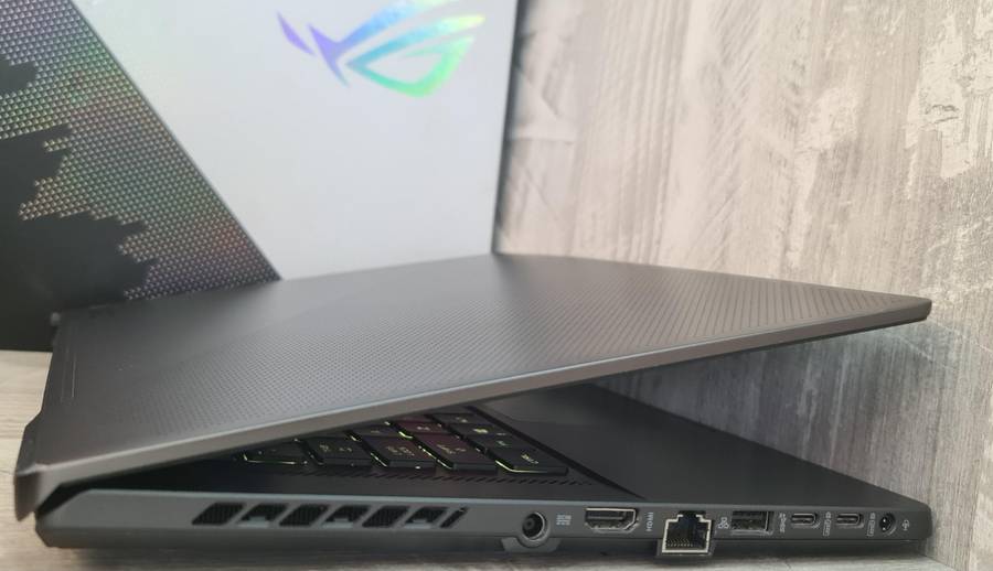 Asus Zephyrus Ryzen 9 5900HS RTX 3070 8GB GDDR6 Vram 16GB DDR4 Ram 1TB Nvme SSD Gaming Laptop