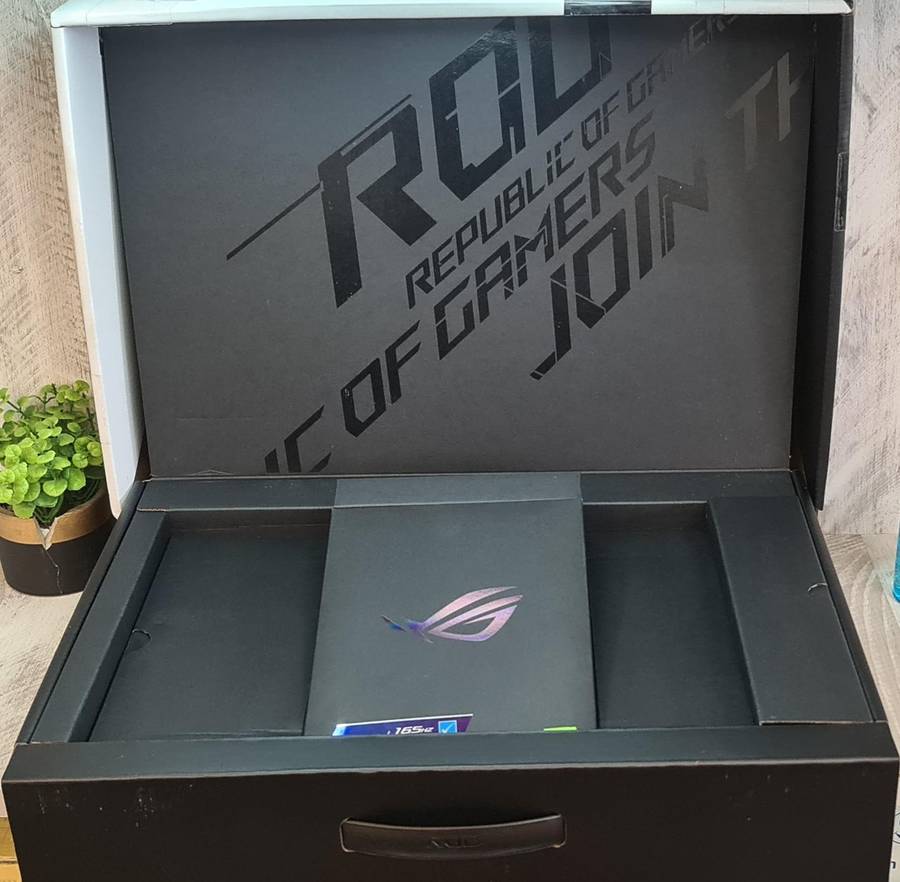 Asus Zephyrus Ryzen 9 5900HS RTX 3070 8GB GDDR6 Vram 16GB DDR4 Ram 1TB Nvme SSD Gaming Laptop