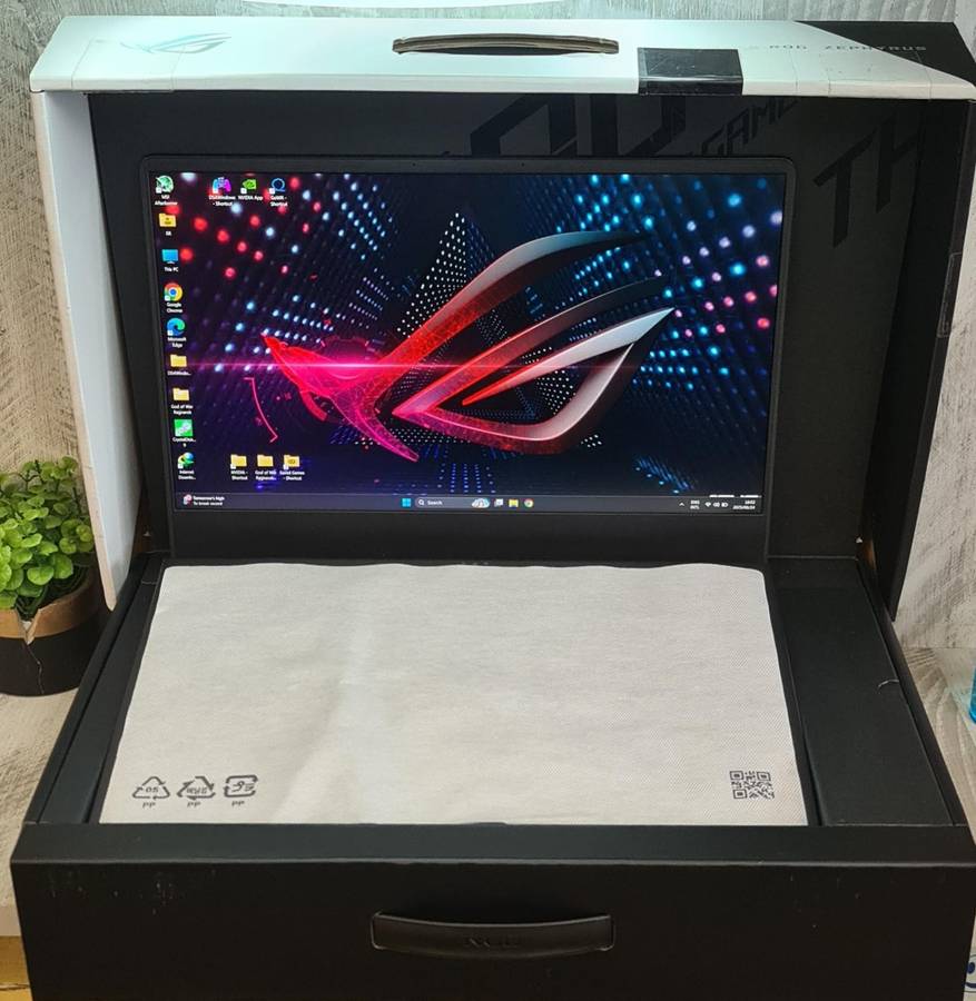 Asus Zephyrus Ryzen 9 5900HS RTX 3070 8GB GDDR6 Vram 16GB DDR4 Ram 1TB Nvme SSD Gaming Laptop