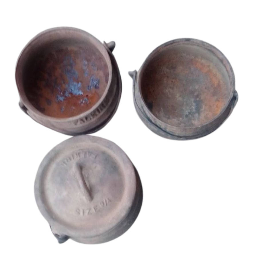 Vintage Cast Iron Potjie Pots 3x(Size 3/4)