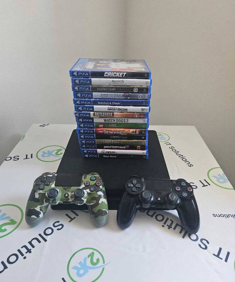 Playstation 4 + 2 Controllers. 15 Games