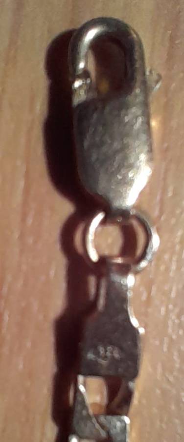 9ct. Gold Chain Bracelet 180mm long & 4mm wide, weight 5,1 gms, second hand but like new.