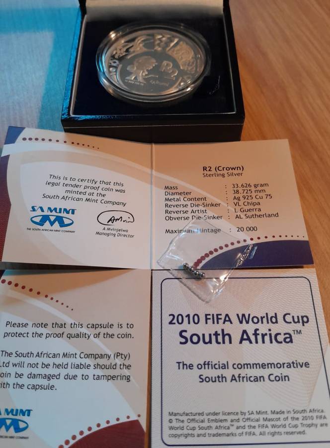 2009  PROOF R2 STERLING SILVER CROWN 2010 FIFA WORLD CUP - in SA MINT BOX  & CAPSULE.