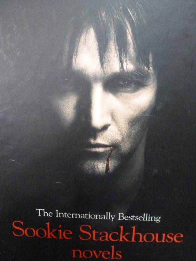 CHARLAINE HARRIS BOXED SET OF 9 BOOKS.