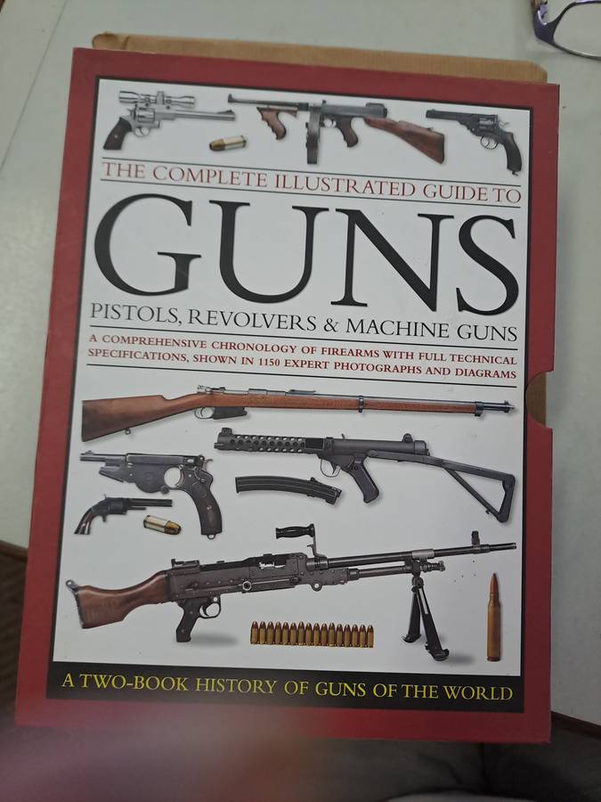 THE COMPLETE ILLUSTRATED GUIDE TO GUNS.  2 VOLS