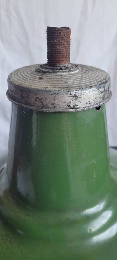 VINTAGE INDUSTRIAL GREEN ENAMEL LAMP
