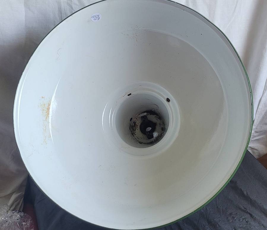 VINTAGE INDUSTRIAL GREEN ENAMEL LAMP
