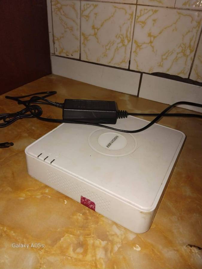 Hikvision DS-7104HGHI Digital Video Recorder with 2TB  HDD