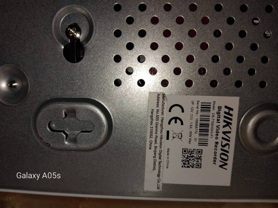 Hikvision DS-7104HGHI Digital Video Recorder with 2TB  HDD