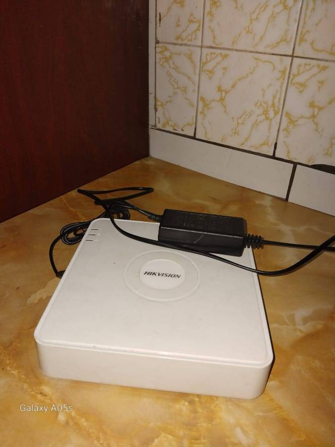 Hikvision DS-7104HGHI Digital Video Recorder with 2TB  HDD