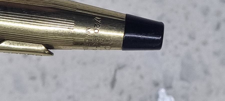 Gold Cross Pen