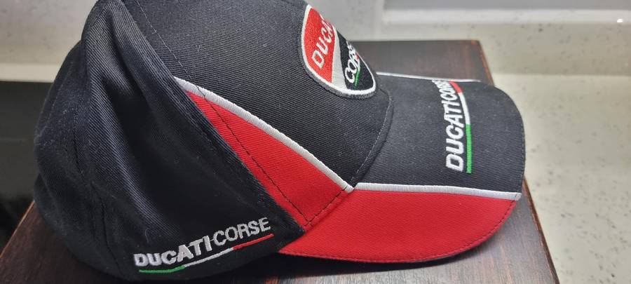 Ducati Hat black