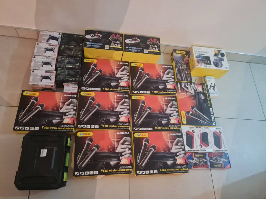 R14 000 BULK ITEMS SET, CAMERAS, GAME CONSOLES, POWERBANKS, MICS ,RETUNED/DAMAGE/DEFECTIVE GOOD SET