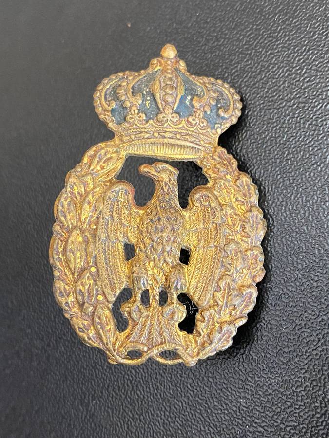 WW2 ITALIAN AIR FORCE CAP BADGE- 2X SCREW LUGS