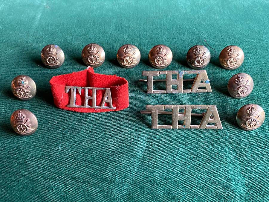 TRANSVAAL HORSE ARTILLERY TITLES AND TUNIC BUTTONS(DIAMETER) 17 MM-WORN 1908-1940(10 BUTTONS AND 3 T