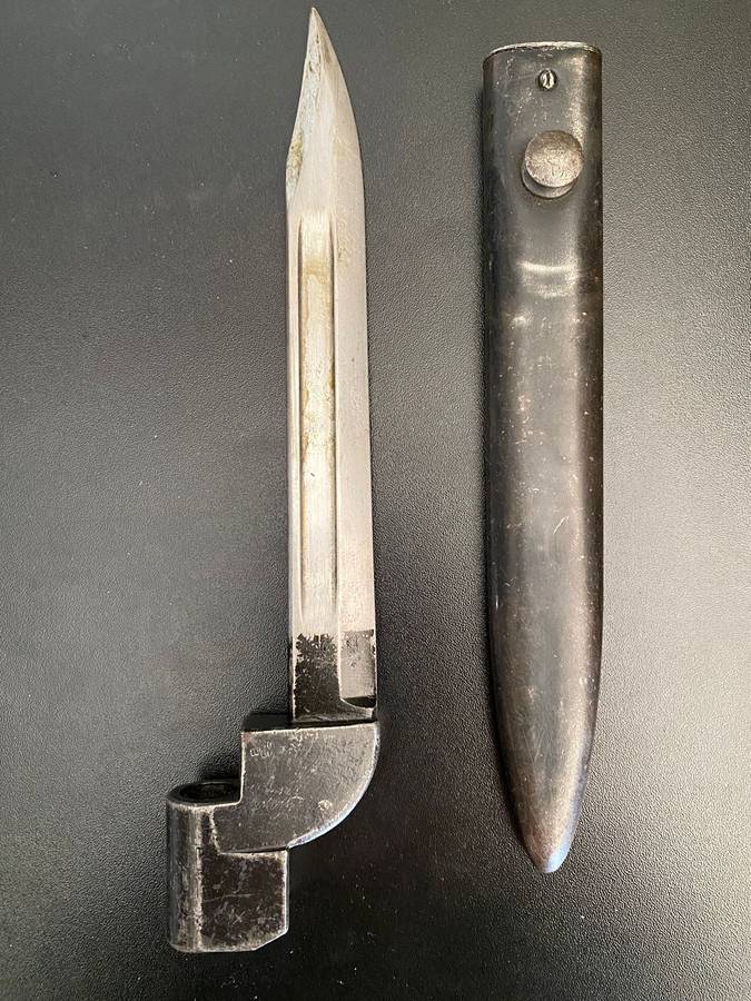 .303 NO 9 BAYONET WITH METAL SCABBARD -SINGER MAKERS MARK