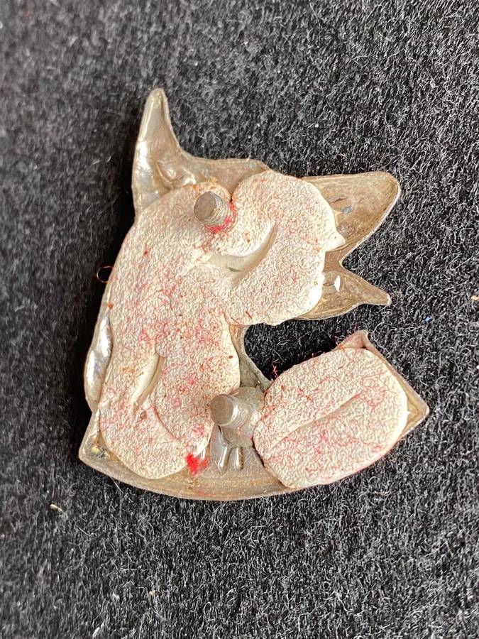 DOG CENTRE BERET BADGE-WORN 1986-1993- 2X SCREW LUGS