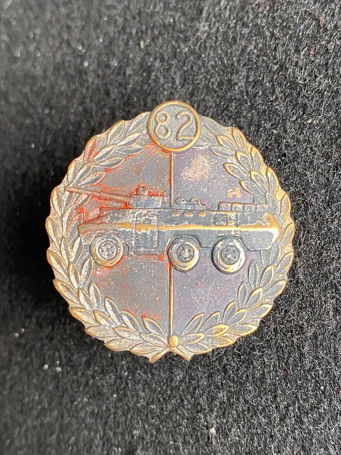 82 MECHANISED BRIGADE HQ UNIT CAP BADGE-APPROVED 1986- 2 X SCREW LUGS