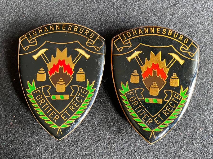 JOHANNESBURG FIRE BRIGADE FLASH PAIR -PINS COMPLETE
