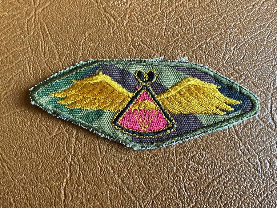 LESOTHO DEFENCE FORCE PARACHUTE WING-RED CENTRE