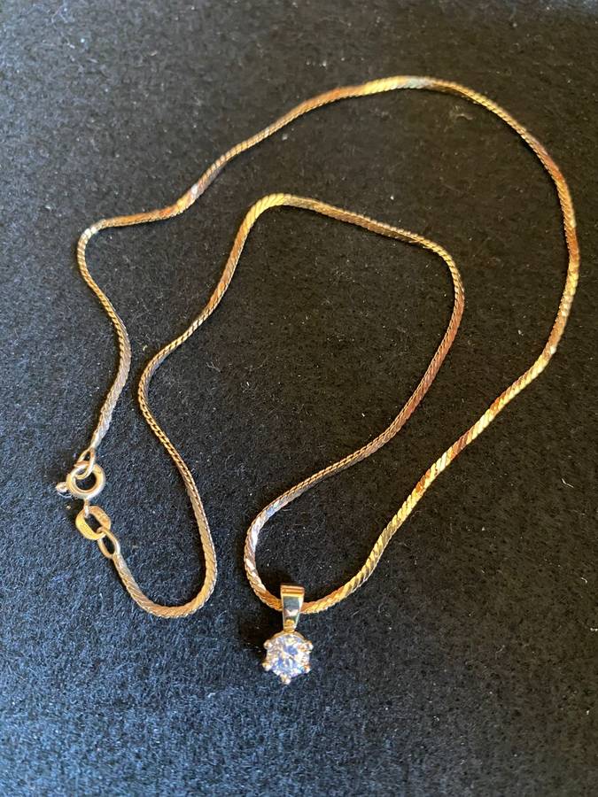 SOLID 9CT YELLOW GOLD NECKLACE WITH PENDANT-OVERALL LENGTH 39 CM -375 STAMPS ON BRACELET AND PENDANT