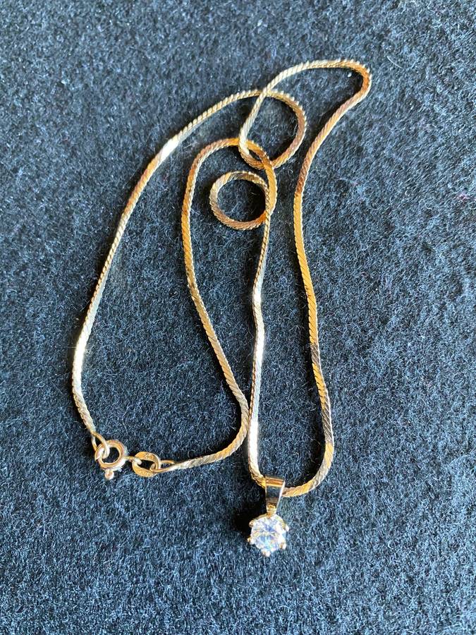 SOLID 9CT YELLOW GOLD NECKLACE WITH PENDANT-OVERALL LENGTH 39 CM -375 STAMPS ON BRACELET AND PENDANT