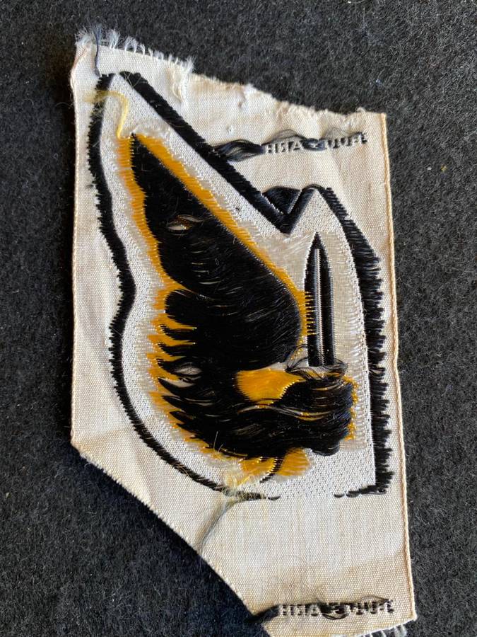 ORIGINAL VIETNAM PATCH-ARVN JUMP STAUS INDICATOR BADGE -WORN ON LEFT BREAST