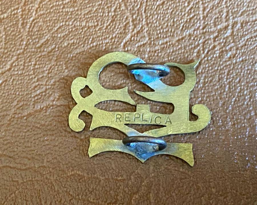 BOER WAR QUEEN VICTORIA TIN AND BADGE-SOLD TOGETHER