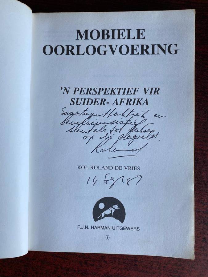 MOBIELE OORLOGVOERING BY KOL. ROLAND DE VRIES-SIGNED BY HIM-FIRST EDITION PUBLISHED 1987-197 PAGES-G