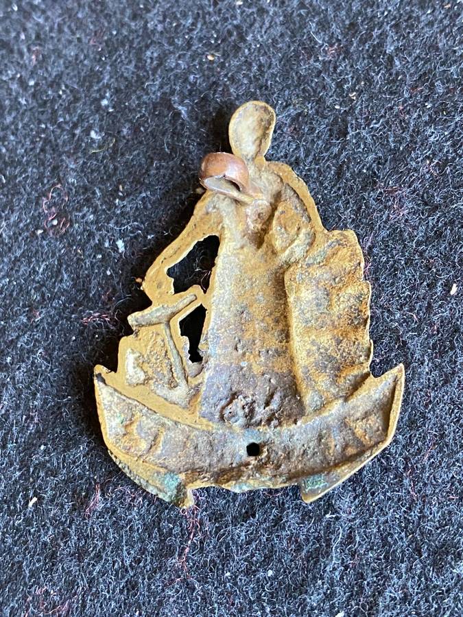 CAPE CORPS CAP BADGE-WORN 1915-1919- ONE LUG