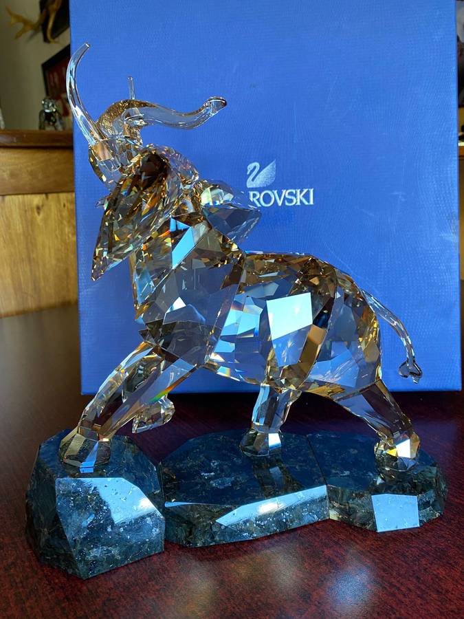 SWAROVSKI (VERY LARGE) ELEPHANT,CODE 1120446-COLOUR LIGHT+SAND ON CRYSTAL GRANITE BASE-SIZE 26,2X25,