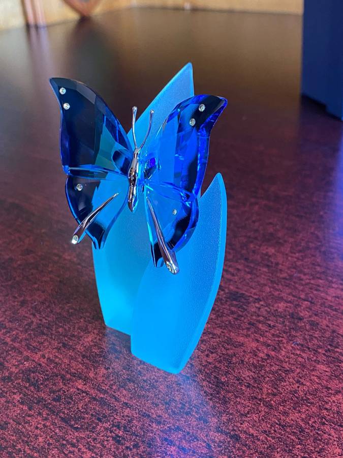 SWAROVSKI CRYSTAL PARADISE AMBUR TURQUOISE BUTTERFLY WITH STAND 622735-RETIRED -SIZE 63 MM-INTRODUCE
