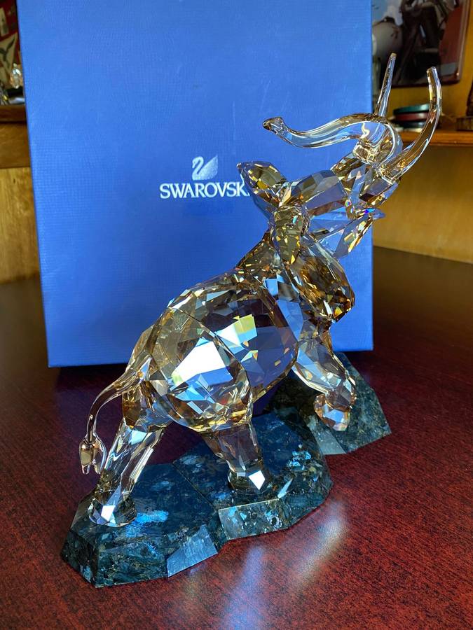 SWAROVSKI (VERY LARGE) ELEPHANT,CODE 1120446-COLOUR LIGHT+SAND ON CRYSTAL GRANITE BASE-SIZE 26,2X25,