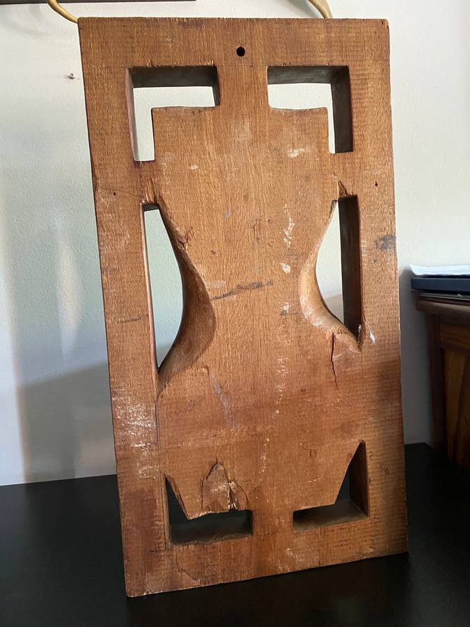 BEAUTIFULL VINTAGE WOODEN CARVED MID-CENTURY STYLE FEMALE TORSO IN FRAME WITH HAND BEATEN COPPER DE